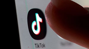 California enacts new curbs on social media for children