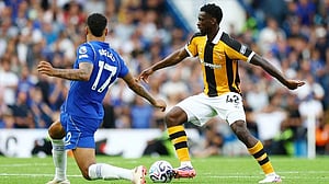 Hull extend unbeaten start with 2-2 draw at Chelsea
