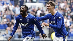 Maitland-Niles screamer earns Everton 2-2 draw with Man Utd