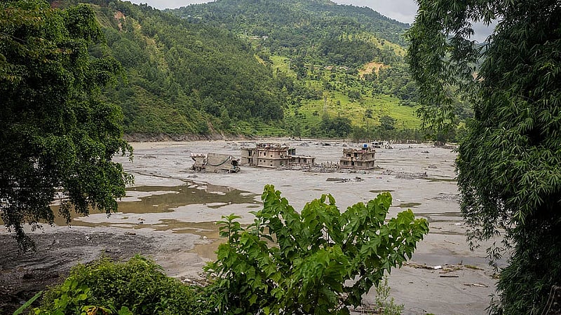 Nepal rescuers focus on 900 hydropower workers, 121 could be trapped in tunnels, officials say