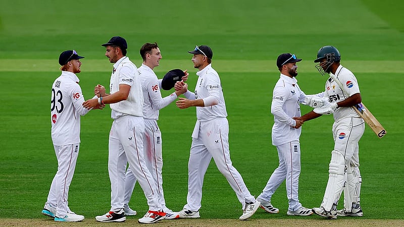 Pakistan replace coach Sarfaraz and seven players ahead of third England Test