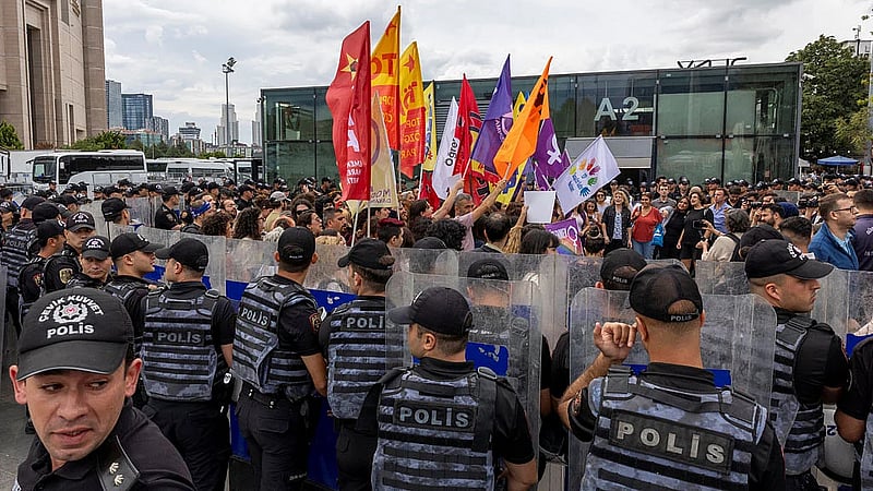 Turkish authorities detain at least 150 people at an Istanbul courthouse gathering
