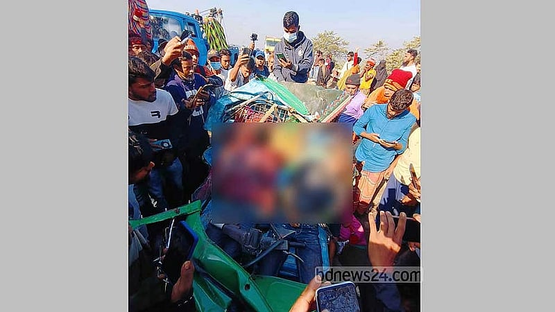 5 die as covered van crashes into autorickshaw in Kishoreganj