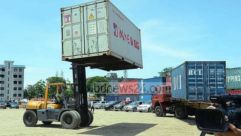 Bangladesh exports fall nearly 1% in July as downturn extends