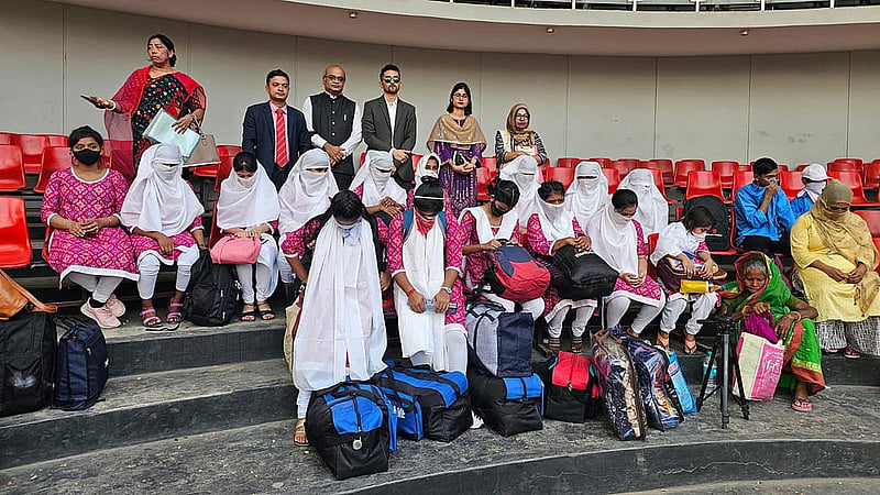 20 Bangladeshis return from India