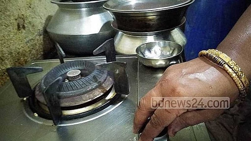 Gas pressure falls in Dhaka after damage to Titas pipeline at bottom of Turag River