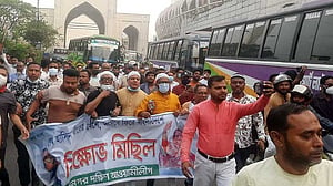 Police receive directives to prevent ‘Awami League activists from travelling to Dhaka’