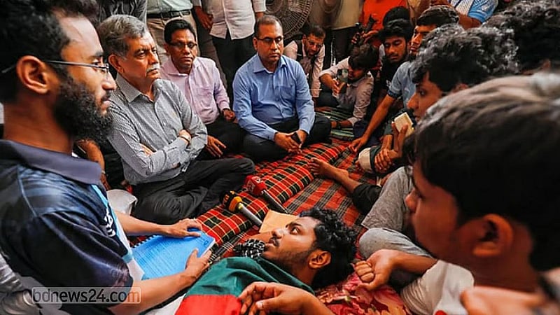 No breakthrough as KUET students continue hunger strike despite education advisor's visit