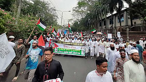 'March for Gaza': Slogans of solidarity echo as thousands pour into Dhaka's Suhrawardy Udyan