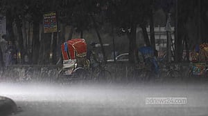 Heavy rain alert as Dhaka drenches after heatwave