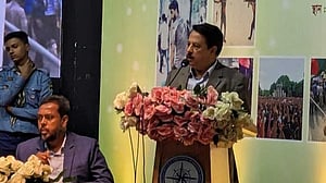 Ex-secretary accuses eight advisors of ‘corruption’; cabinet secretary denies claim
