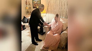 Pakistan Foreign Minister Dar meets Khaleda in Dhaka