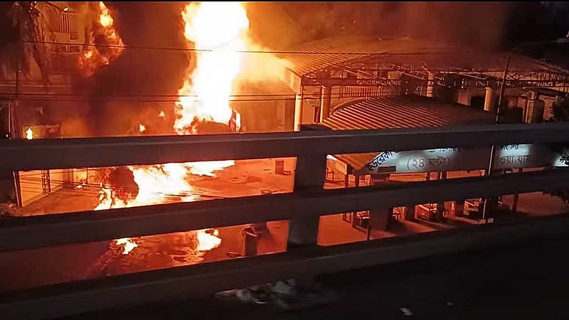 Fire at Mohakhali CNG refuelling station leaves one burned