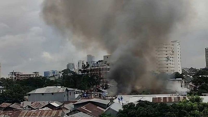 Fire brought under control at Mohakhali's Sat Tola slum
