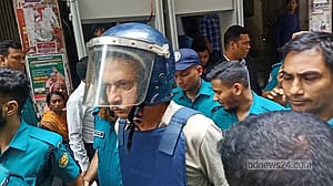 Journalist Mozammel Babu placed under arrest in Boishakhi TV extortion case