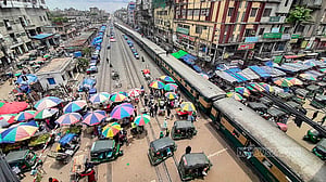 Shops on railway tracks, trains running at risk