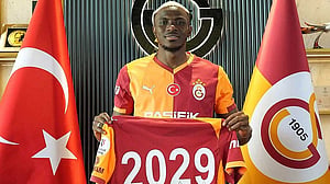 Galatasaray break Turkish transfer record to sign Osimhen from Napoli