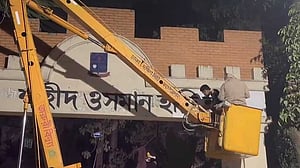 Sheikh Mujib’s name, graffiti removed from Dhaka University hall amid protest