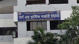 Children, pregnant woman among 7 burnt as 'gas leak' sparks fire in Dhaka's Agargaon