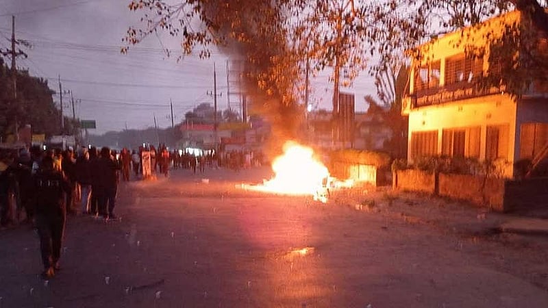 Two policemen withdrawn, 9 arrested over Chapainawabgaj police outpost attack