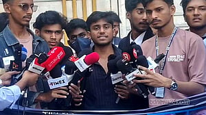 Tejgaon College students protest in Farmgate over death of peer Sakibul