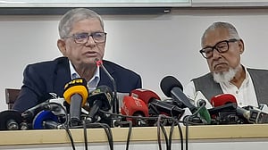 Qatar air ambulance reaches at night to fly Khaleda to London, says Fakhrul