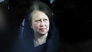 Qatar air ambulance delayed, Khaleda's trip to London deferred