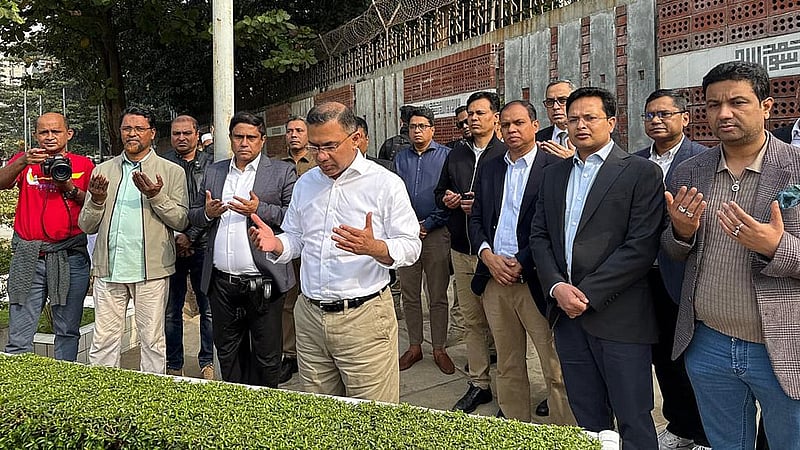 BNP leader Tarique visits graves of brother Coco, father-in-law