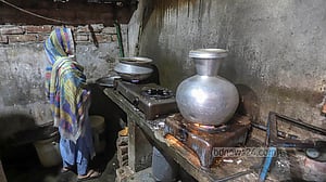 Illegal gas connections in Korail slum