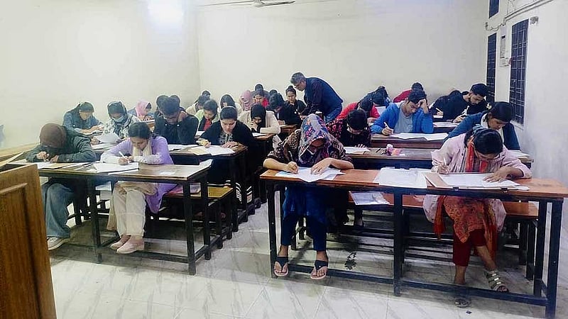Jagannath University resumes admission test under self-management after 4 years