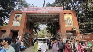 Clash erupts at Titumir College over hanging of Shibir banner