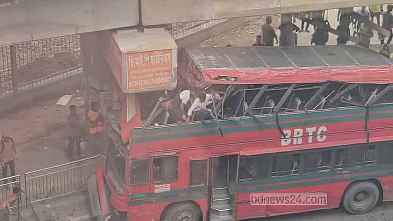 BRTC double-decker crashes into Farmgate pillar, leaves 1 injured