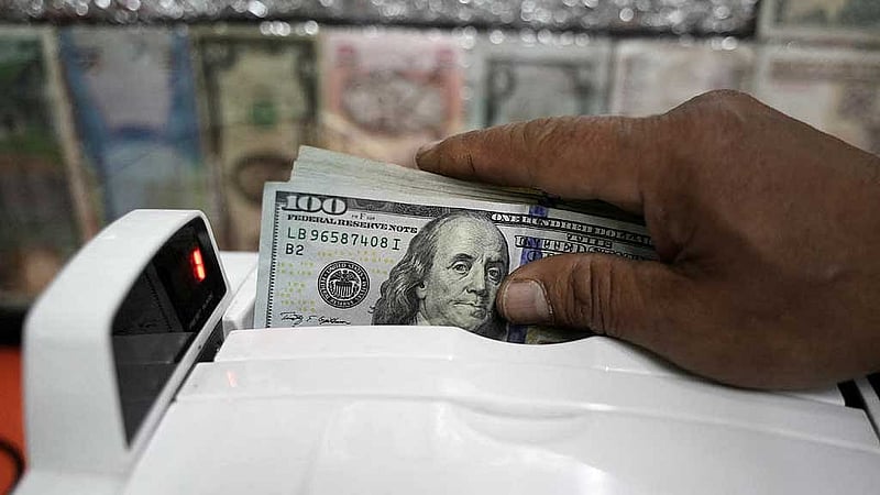 Balance of short-term foreign loans drops by 8%
