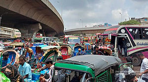 Traffic congestion at Sayedabad frustrates holidaymakers amid Eid rush