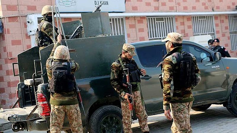 Suicide bombing kills 13 Pakistani soldiers near Afghan border, army says