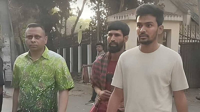 Advisor Asif Mahmud releases man detained during Hizb ut-Tahrir clashes with police in Baitul Mukarram