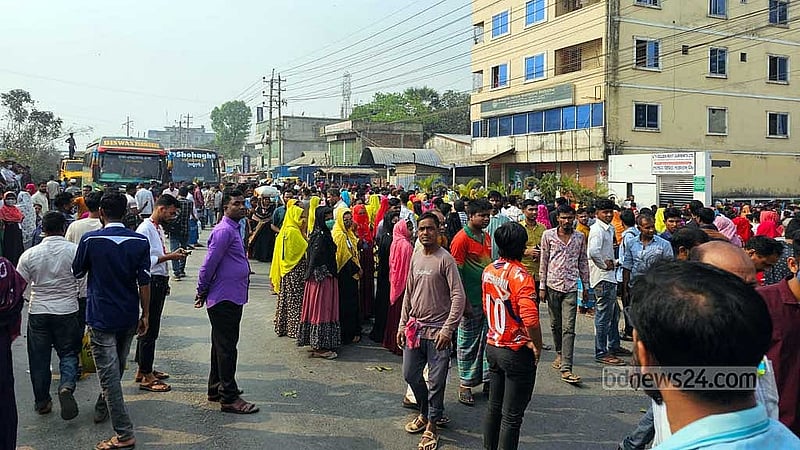 Woman run over by truck in Gazipur dies, Dhaka-Mymensingh Highway blocked