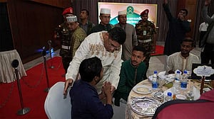Army chief holds Iftar with students injured in July protests