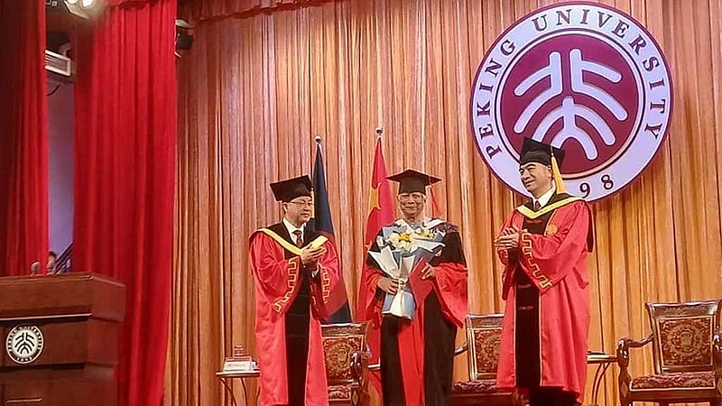 Bangladesh leader Yunus gets honorary doctorate from Peking University