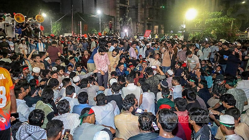 Protesters gather outside InterContinental hotel demanding Awami League ban
