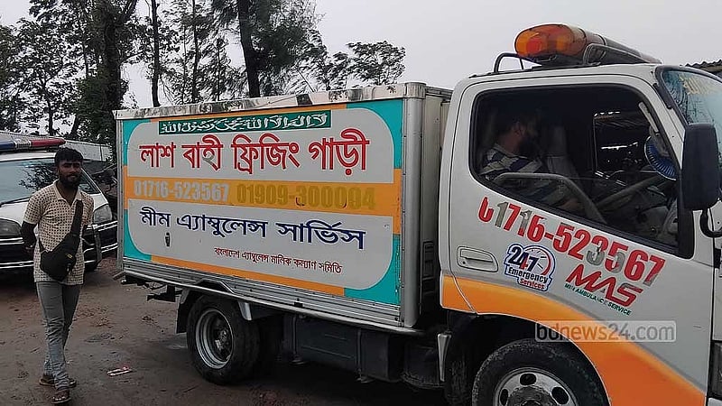 Four bodies stuck at terminal for three days as Hatia cut off due to rough Meghna