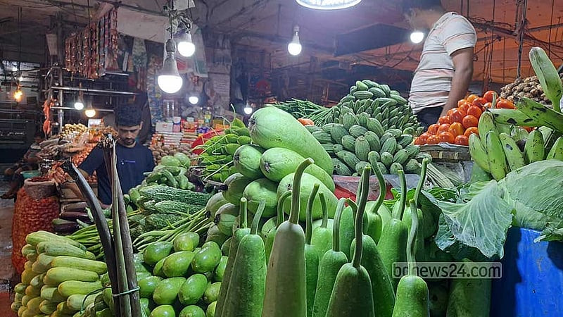 Summer vegetable gets cheaper, chicken price holds steady at Dhaka markets