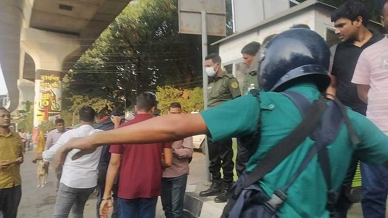 Police use sound grenades to break up primary teachers' protest in Dhaka
