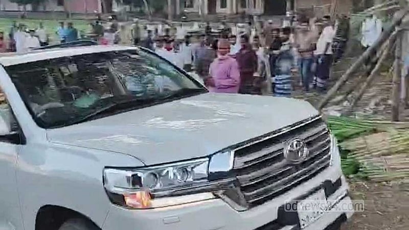 Ex-MP AK Azad’s campaign attacked in Faridpur, vehicles vandalised