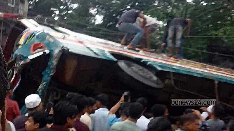 Three die as passenger bus overturns in Feni