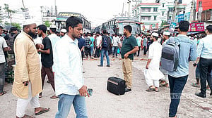 Duelling protests sparked by July fighter's 'harassment' paralyses Dhaka-Mymensingh traffic