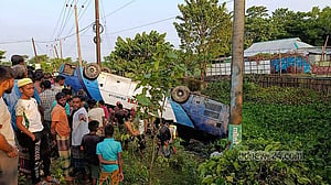 Mother, daughter die as bus carrying tourists to Tanguar Haor overturns