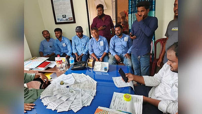 Government gives Palli Bidyut workers 24-hour ultimatum to return to work