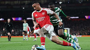 Arsenal scrape past Sporting to reach Champions League semi-finals