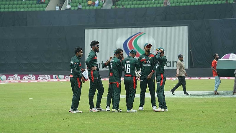 Mustafizur injury forces late change as Bangladesh bowl in opener against New Zealand